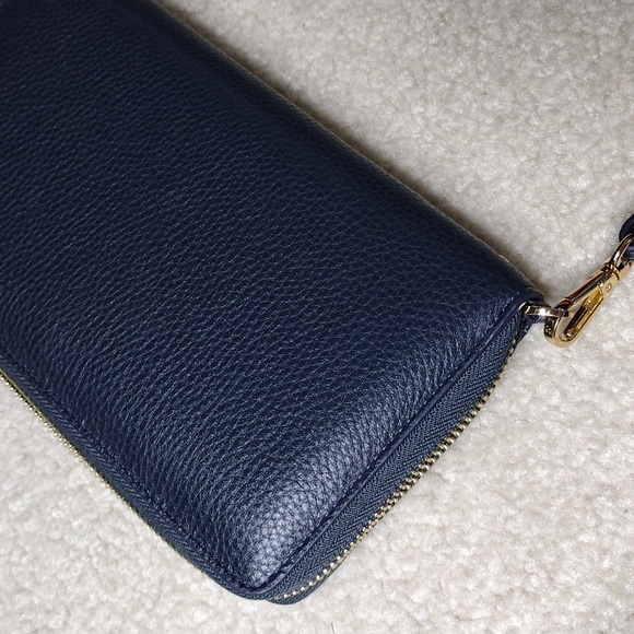 Chelmon blue leather wristlet with lots of card pockets. Mint condition - Picture 8 of 10